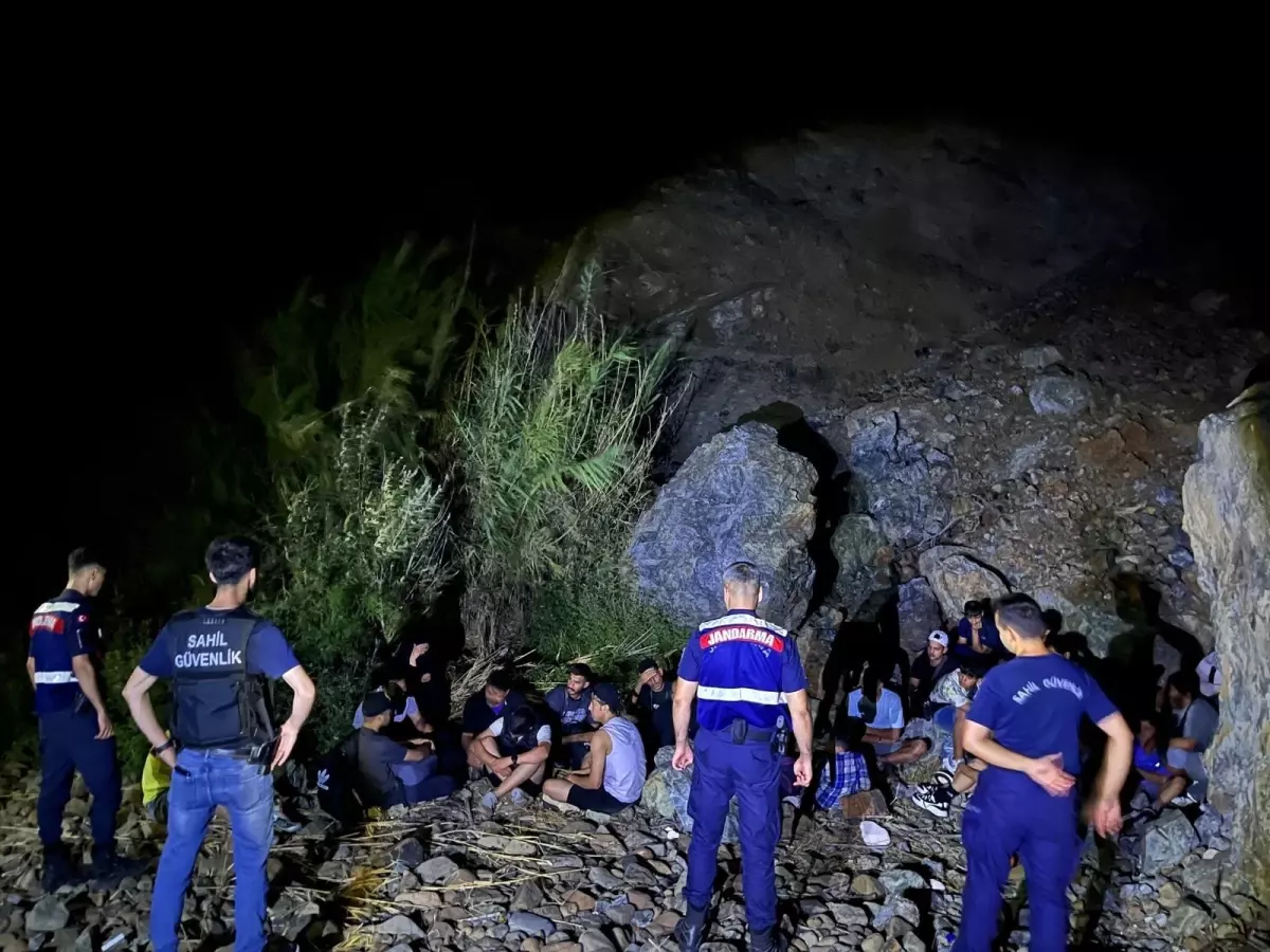 Marmaris'te 22 Kaçak Göçmen ve 3 Organizator Yakalandı