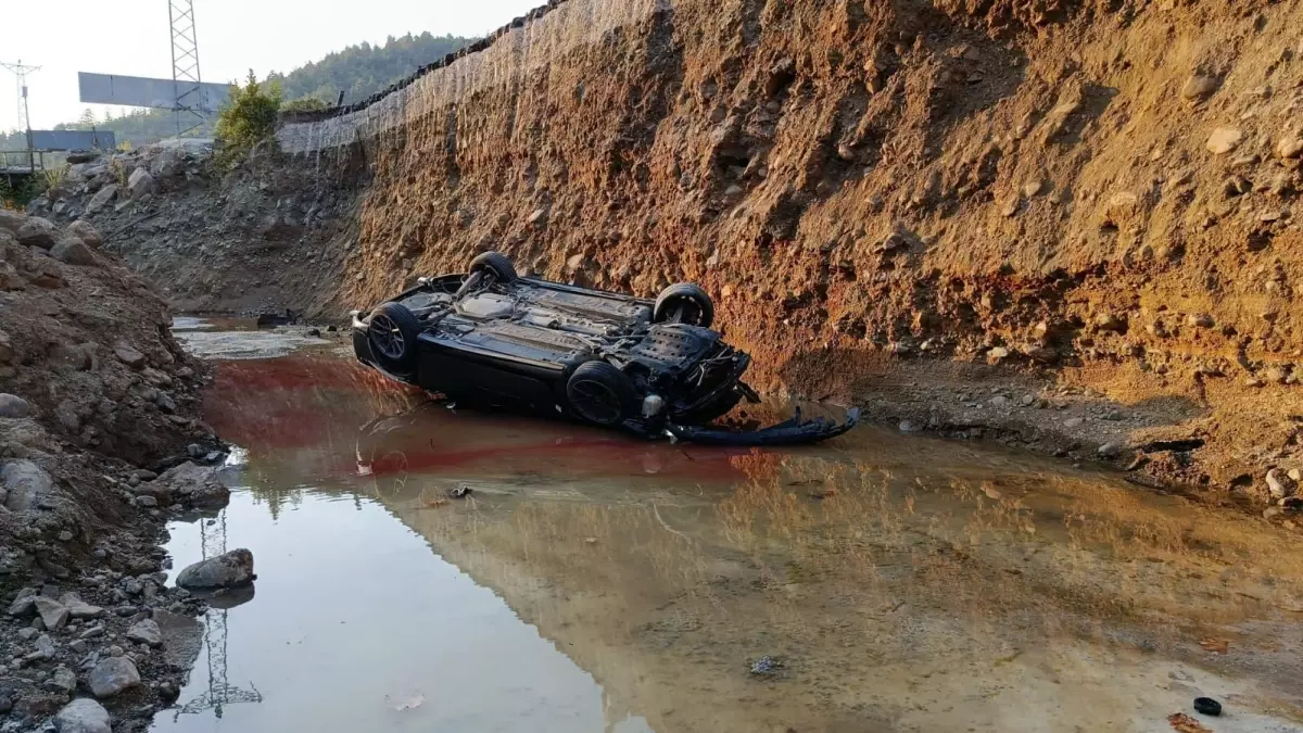 Dereye Devrilen Araçta Baba ve Oğlu Hayatını Kaybetti