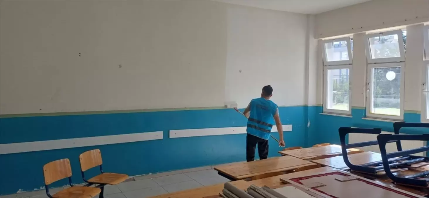Hükümlülerden Okula Boya Projesi