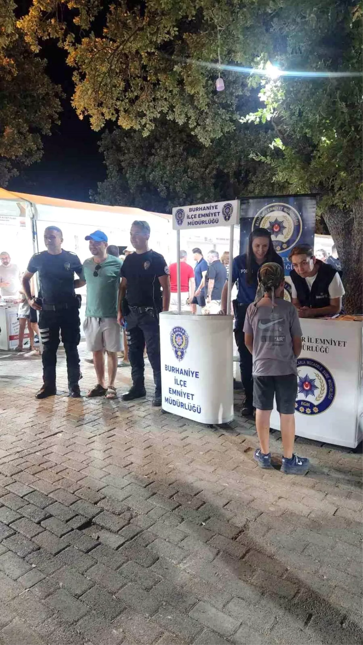 Polis, Kitap Fuarında Bilgilendirme Yaptı