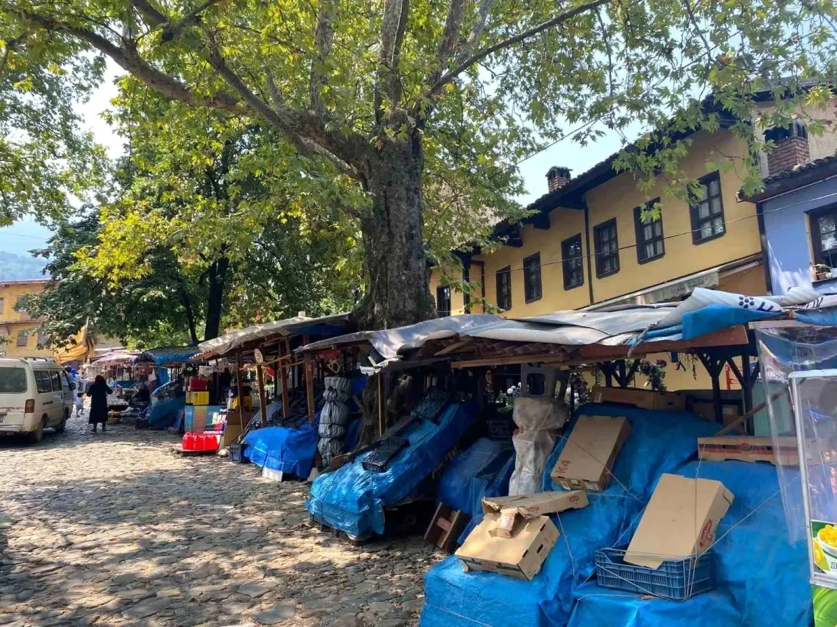 Bursa'da Cumalıkızık'ta Korsan Tezgahlar ve Kaos Önleniyor