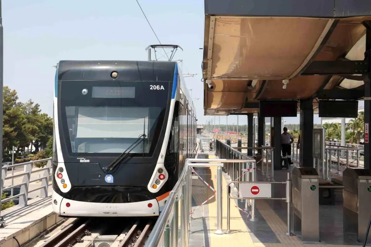 Antalya Havalimanı'nda Yeni Tramvay Durağı Hizmete Açıldı