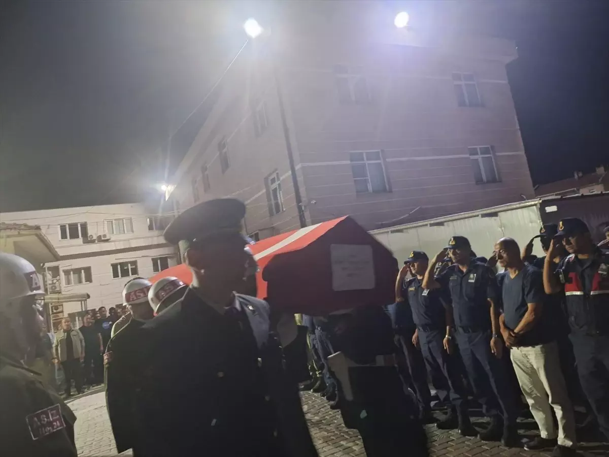 Edirne'de şehit olan Topçu Uzman Çavuş Çakır'ın naaşı törenle memleketine uğurlandı