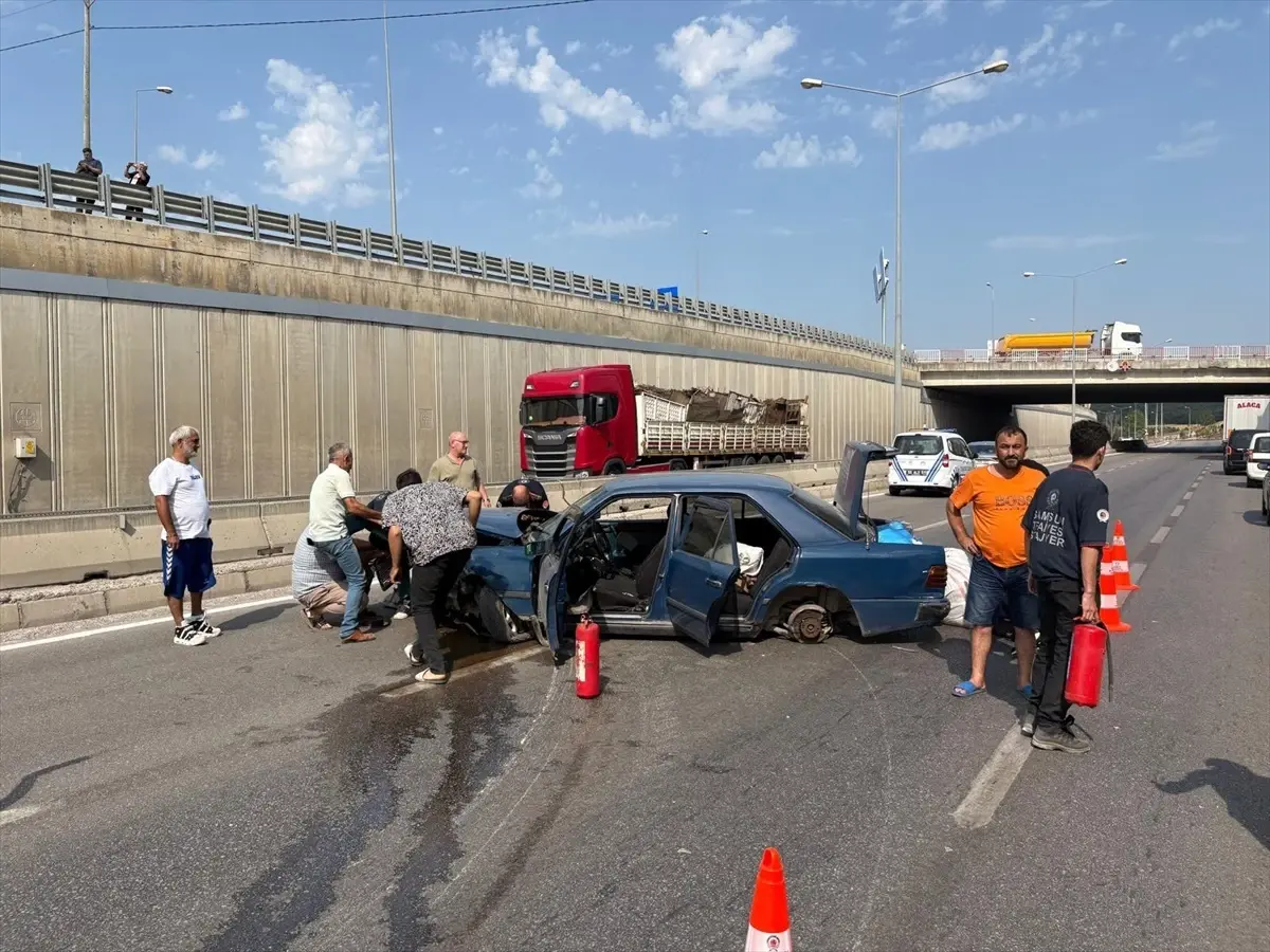 Kavak'ta Feci Kaza: 5 Yaralı