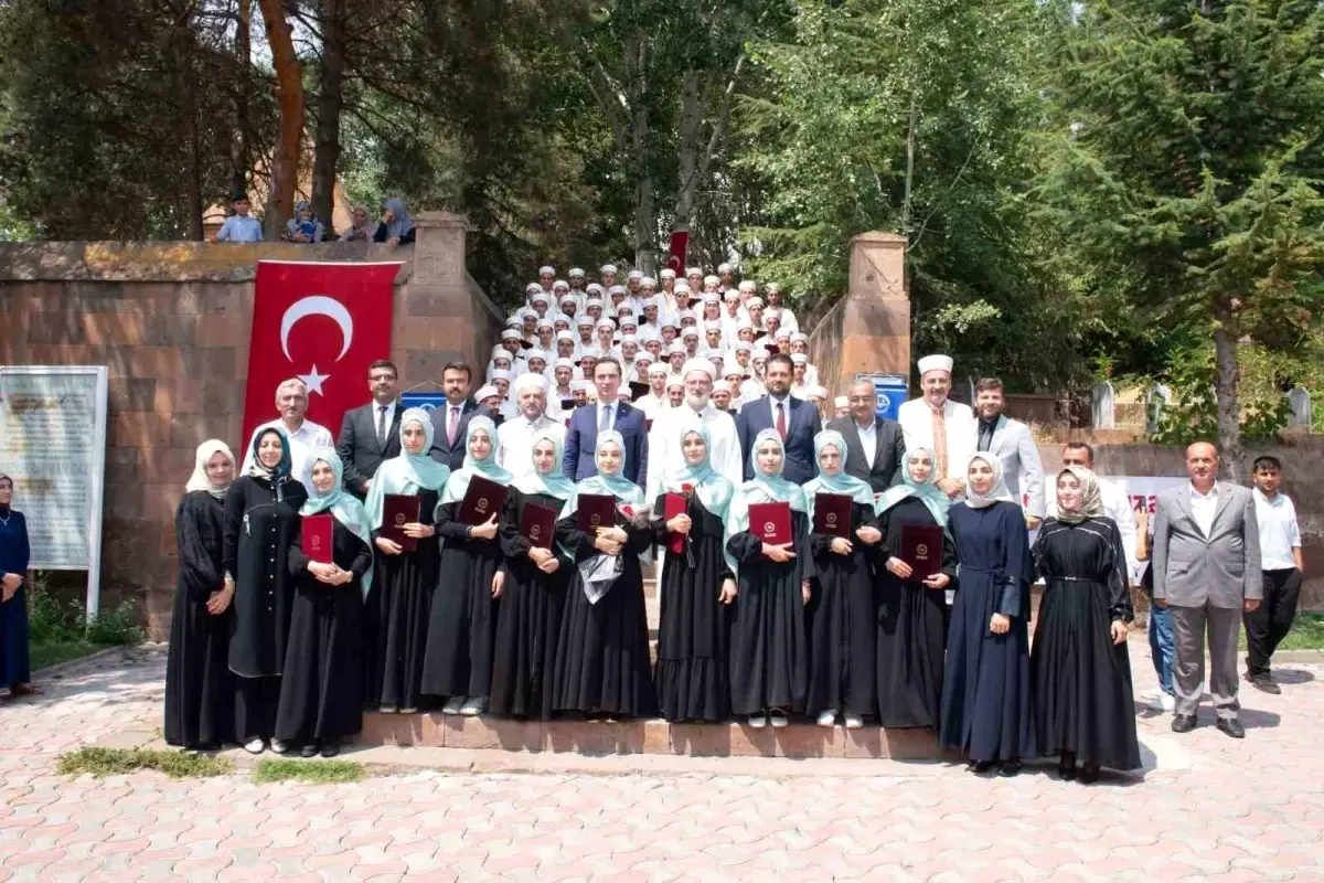 Ahlat'ta 83 Hafız İçin İcazet Töreni Düzenlendi