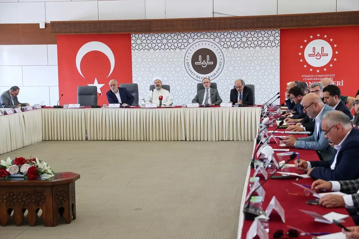 Erbaş: İnsanlık Kur'an'a Daha Çok Muhtaç
