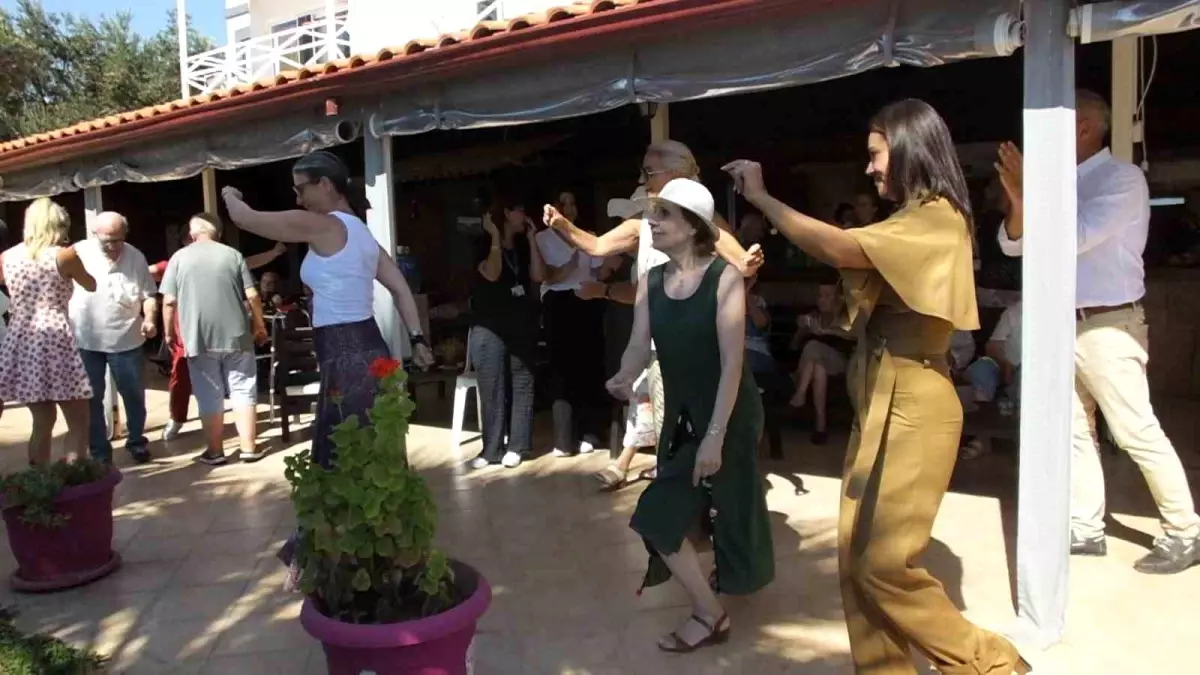 Huzurevi Sakinlerinden Coşkulu Eğlence