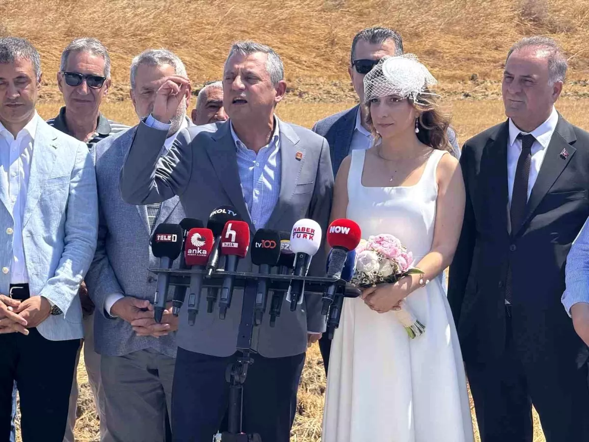 Özgür Özel, Terörsüz Türkiye Komisyonu İçin 10 İsim Açıkladı