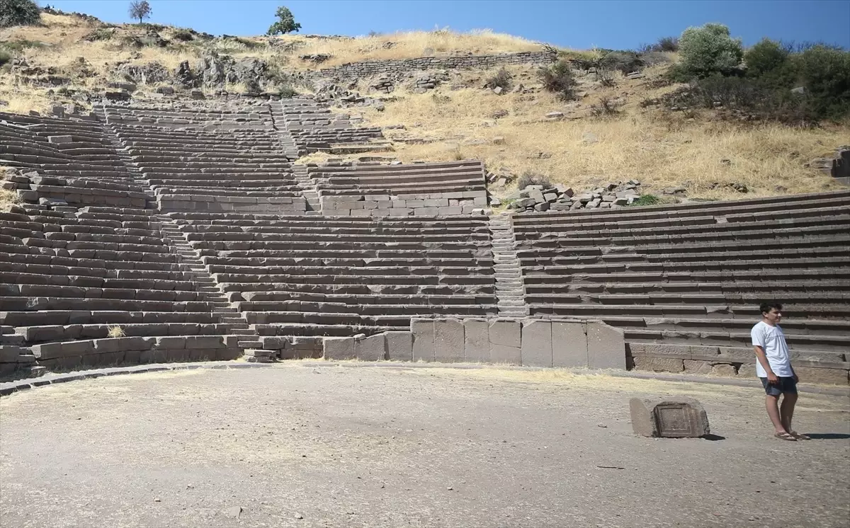 Assos Tiyatrosu'nda Restorasyon Tamamlanıyor