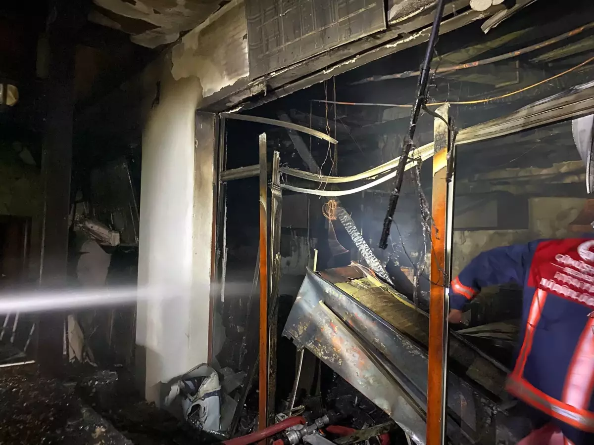 Gümüşhane'de Otel Yangını Kontrol Altına Alındı