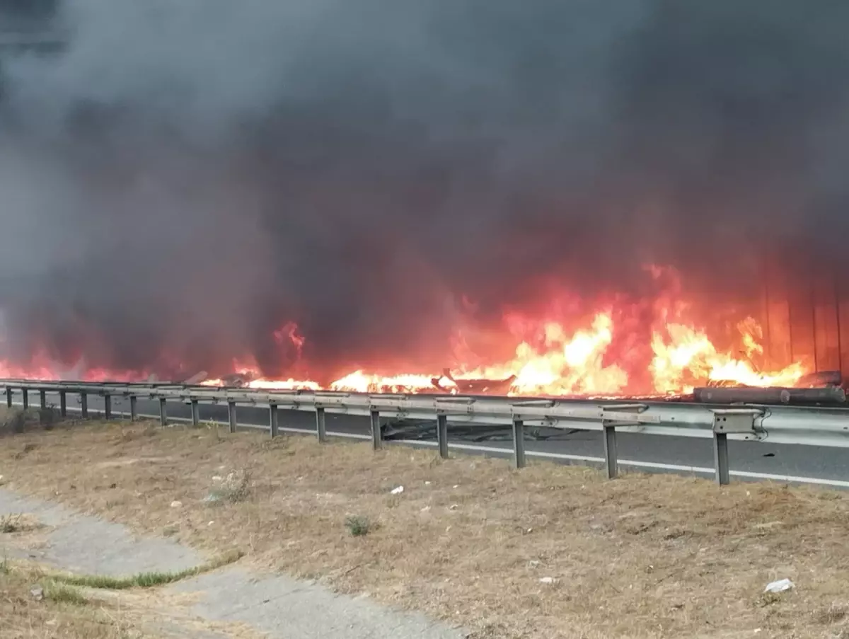 Tarsus'ta TIR Yangını: Otoyol Kapandı