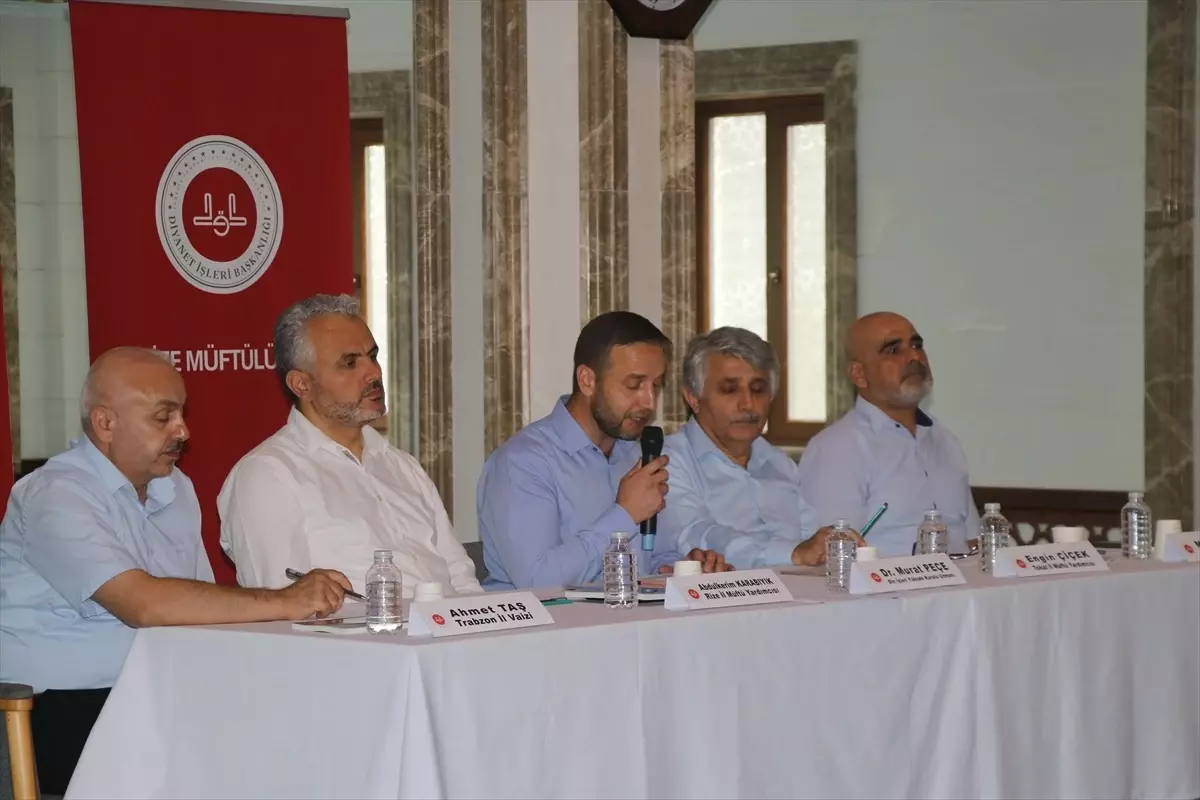 Rize'de Ayet Hadis Ezberleme Yarışması Yapıldı