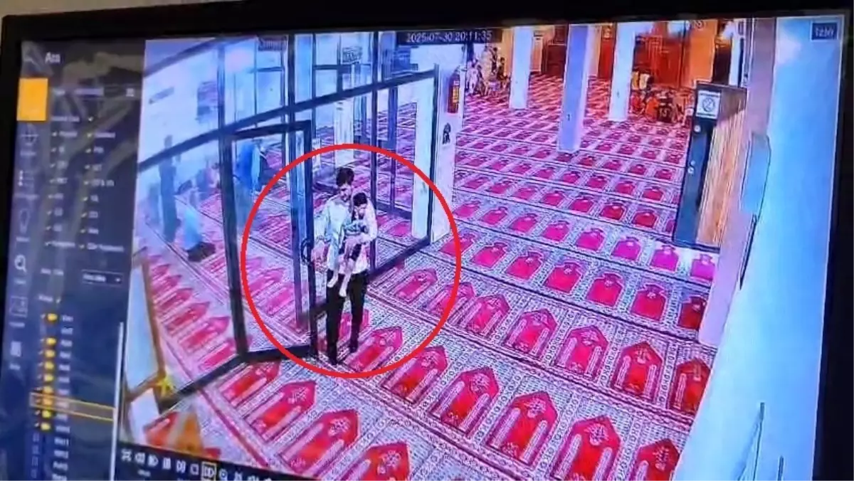 Secdede Uyuya Kalan Küçük Çocuk