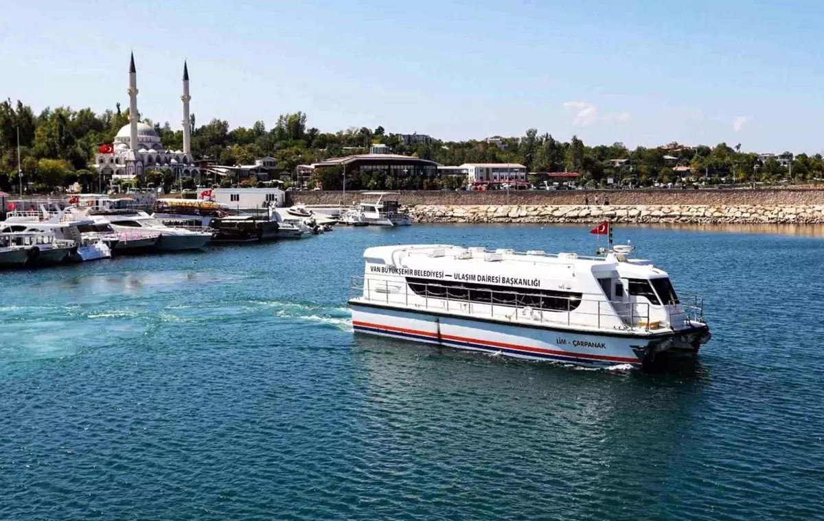 Van Büyükşehir Belediyesi, Akdamar Adası'na Deniz Otobüsü Seferlerine Yeniden Başlıyor