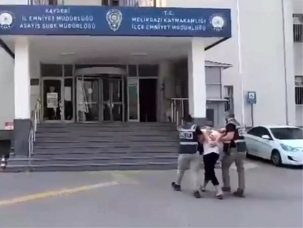 Hırsızlıkla Aranan Şahıs Yakalandı