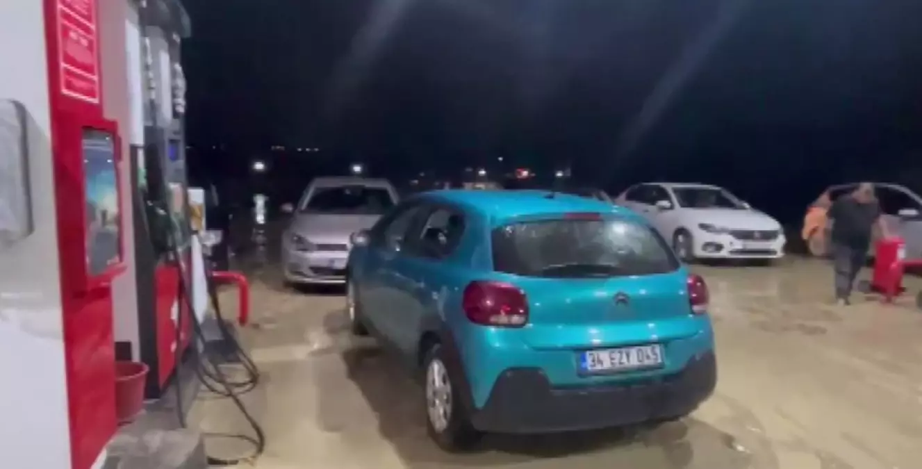 Polatlı'da Sel: Yol Kapandı, Araçlar Mahsur Kaldı