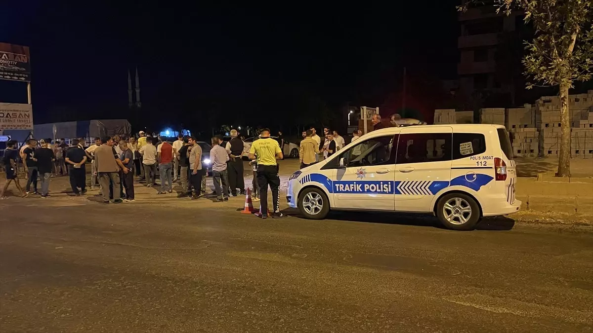 Şanlıurfa'da Otomobil-Motosiklet Çarpıştı: 3 Yaralı
