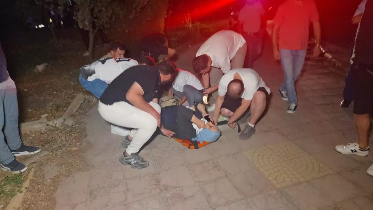Ambulans ile Kamyonet Çarpıştı: 5 Yaralı