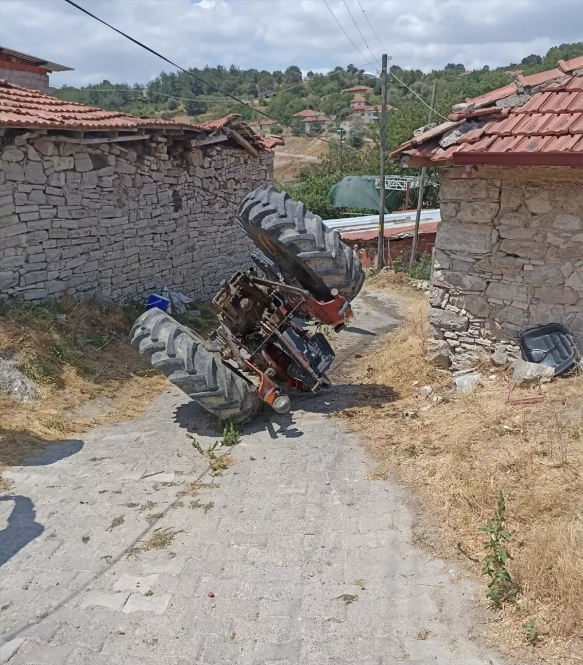 Traktör Devrildi: Sürücü Hayatını Kaybetti