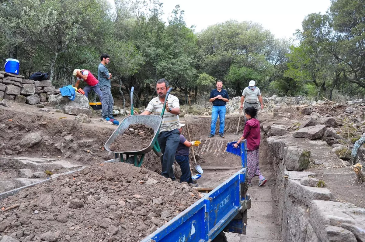 Manisa'da Hestia Heykeli Sergileniyor