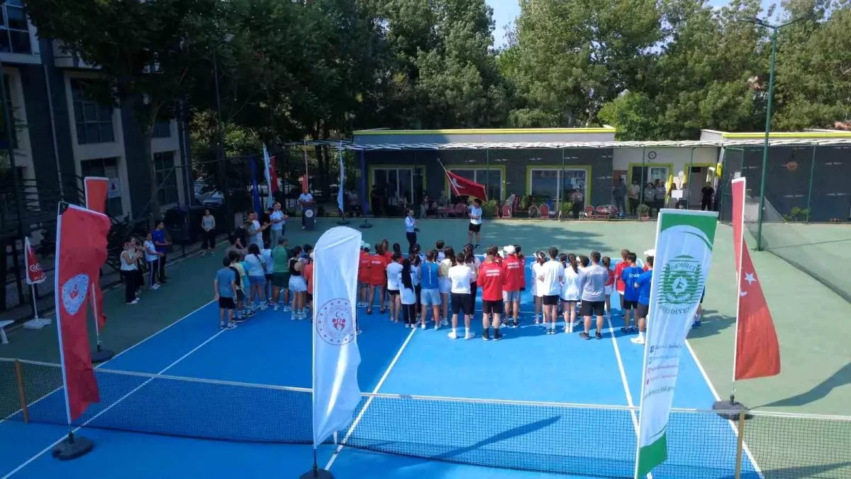 Demirci'de Anadolu Yıldızlar Ligi Tenis Müsabakaları Başladı
