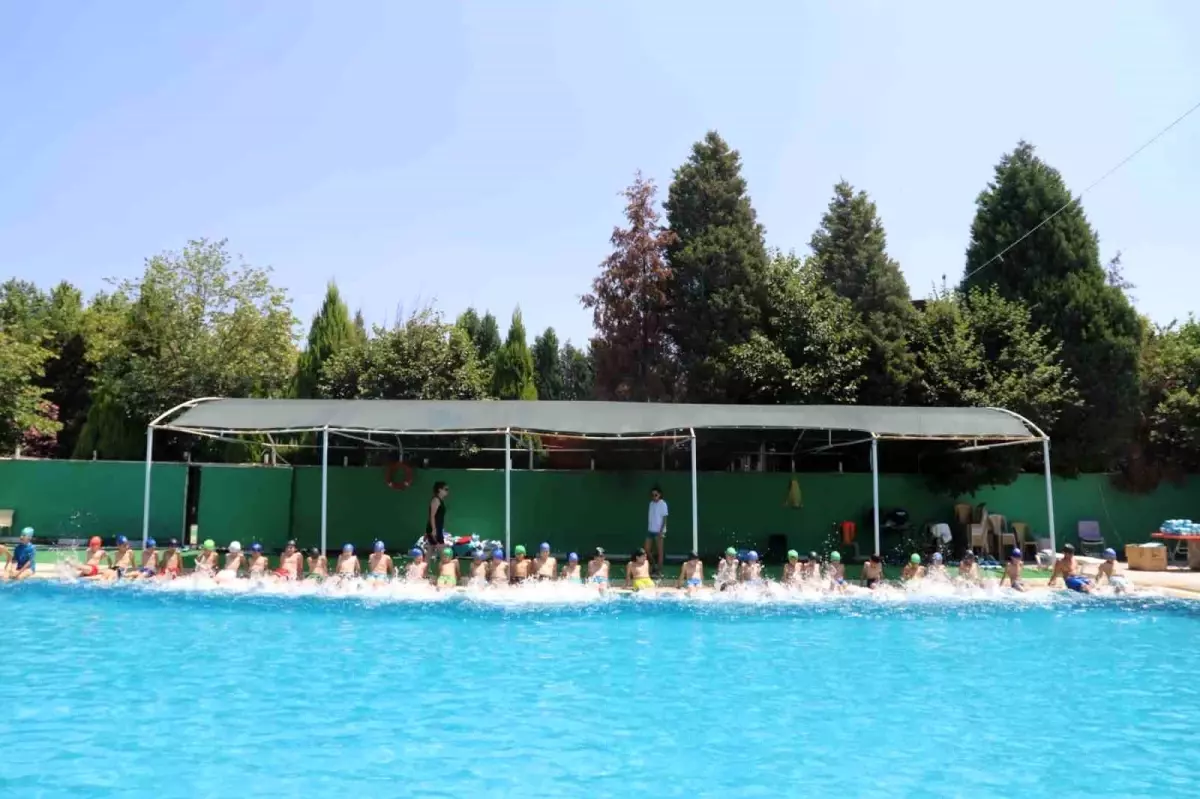 Turgutlu'da Yaz Spor Okulları Yüzme Kursu Kayıtları Başladı