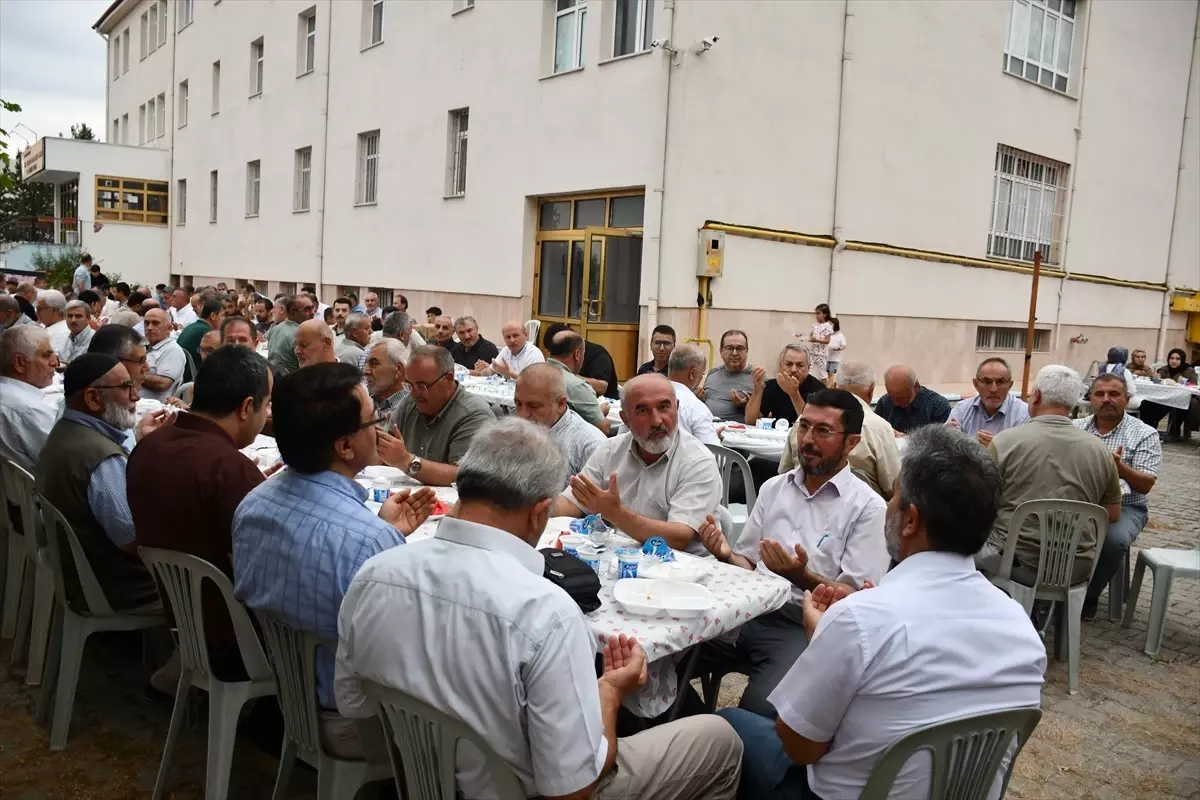 Vezirköprü'de Mezunlar Pilav Gününde Buluştu