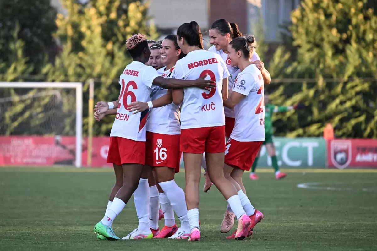 Fomget, Şampiyonlar Ligi'nde Tur Atladı