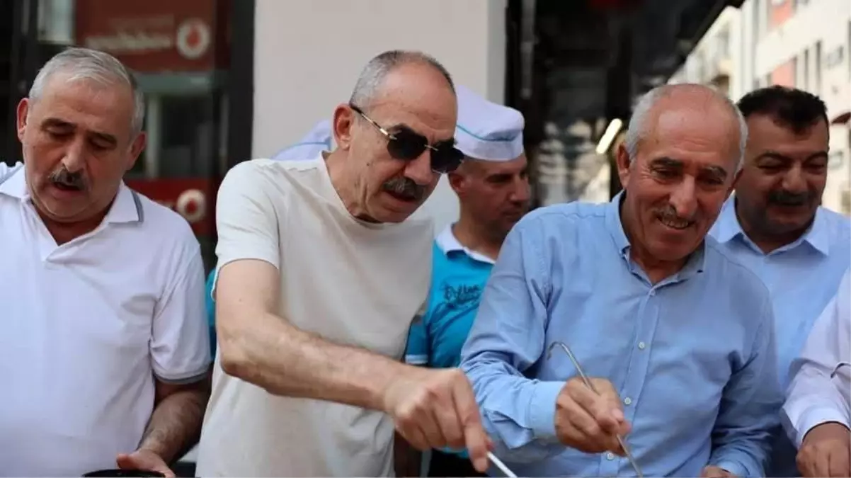 Aydemir'den Vatandaşa Aşure İkramı