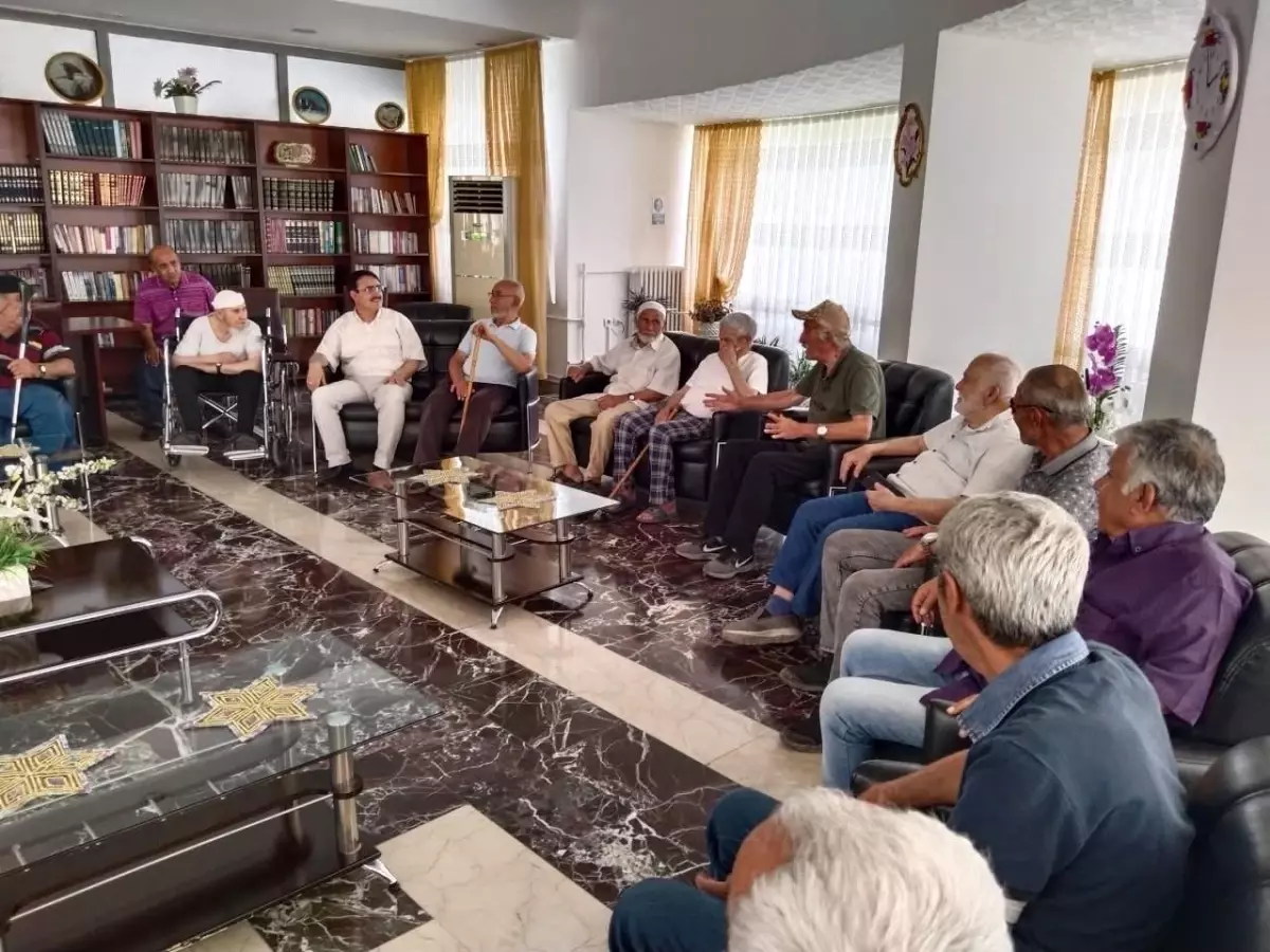 Huzurevinde Sohbet Programı Devam Ediyor