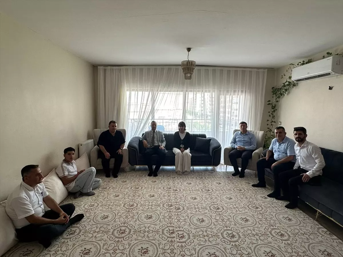 Kaymakam Baycar Dereceye Giren Öğrencileri Ziyaret Etti