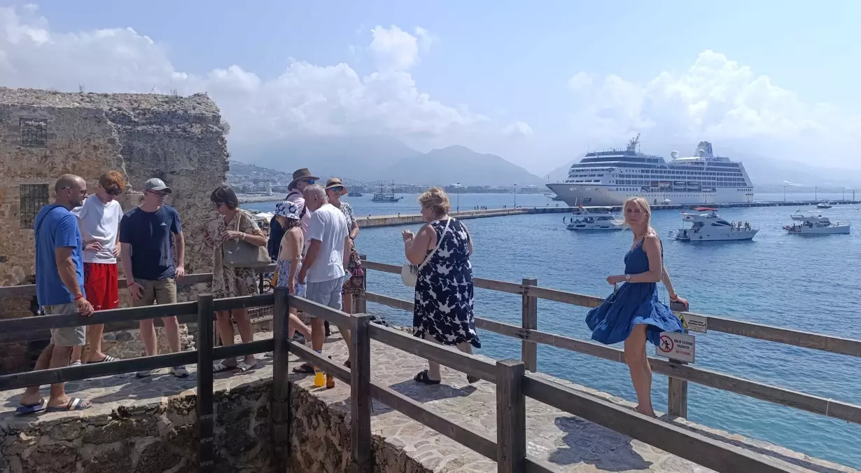 Nautica Kruvaziyeri Alanya'ya Demirledi