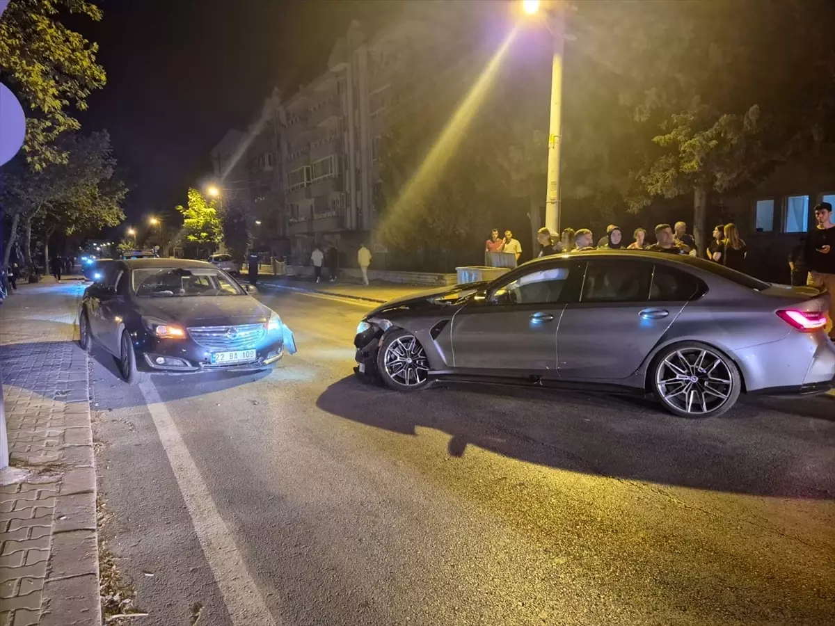 Edirne'de Trafik Kazası: 3 Yaralı