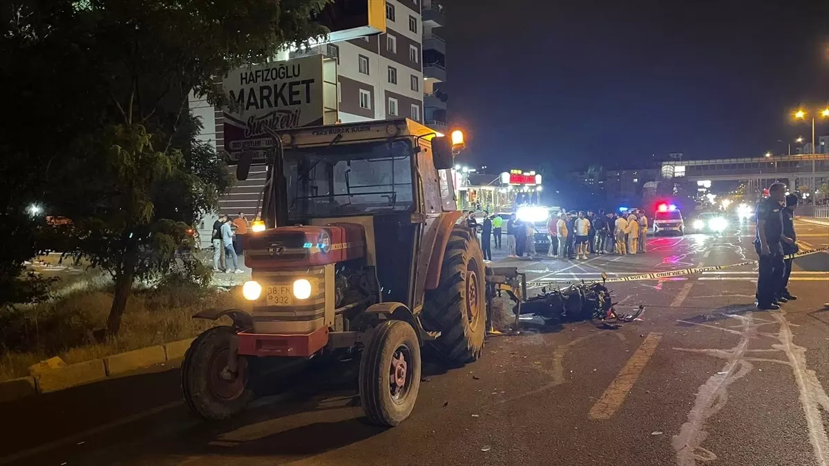 Motosiklet-Traktör Çarpışması: Bir Ölü