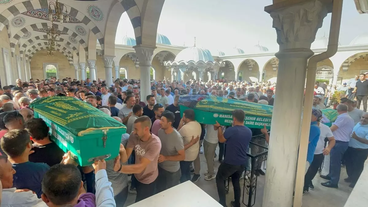 Otobüs Şoförü Tutuklandı, Cenazeler Defnedildi