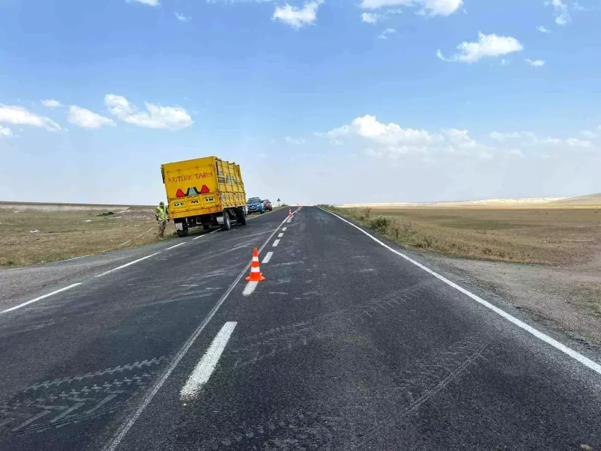 Akyaka'da Traktör-Otomobil Çarpışması