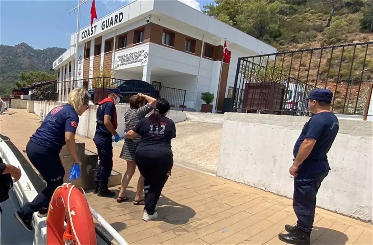 Fethiye'de Yaralı Tekne Yolcusu Tahliye Edildi