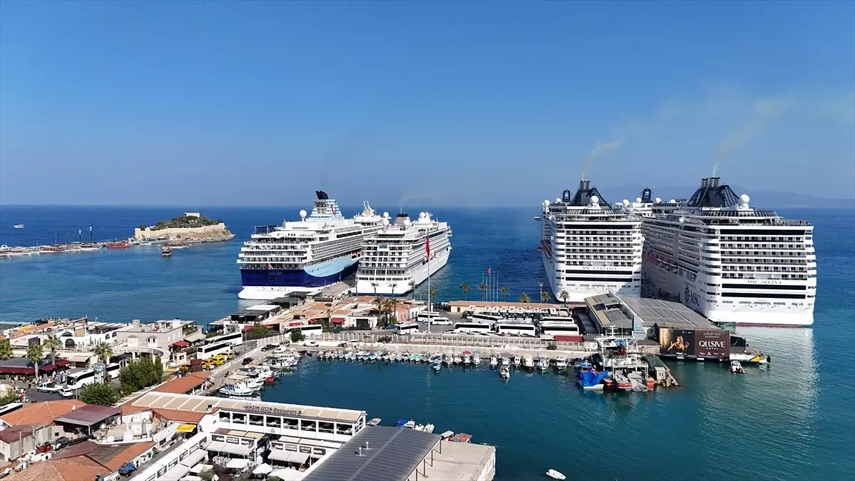 Kuşadası 5 Kruvaziyerle 10 Bin Turist Ağırladı