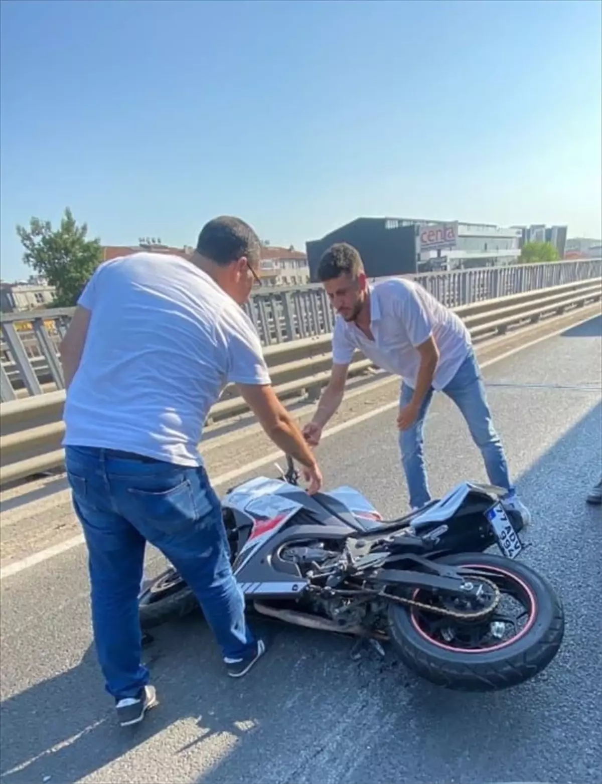 Motosiklet Tıra Çarptı: Genç Hayatını Kaybetti