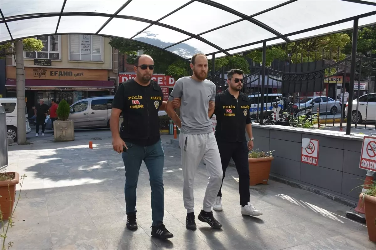 Tepebaşı'nda Silahlı Kavga: 4 Zanlı Tutuklandı