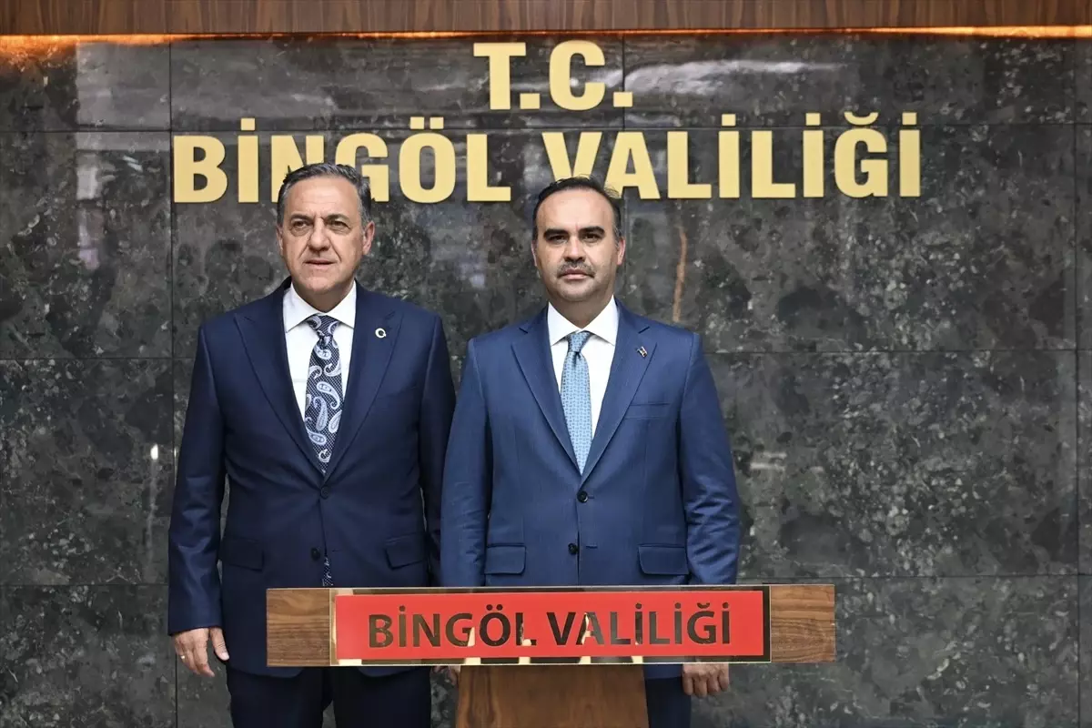 Bakan Kacır Bingöl'de Ziyaretlerde Bulundu