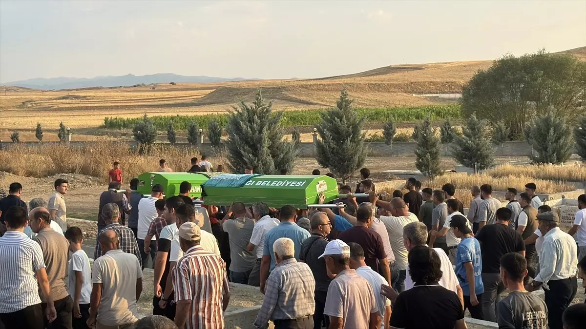 İki Çocuk Bataklık Gölette Can Verdi