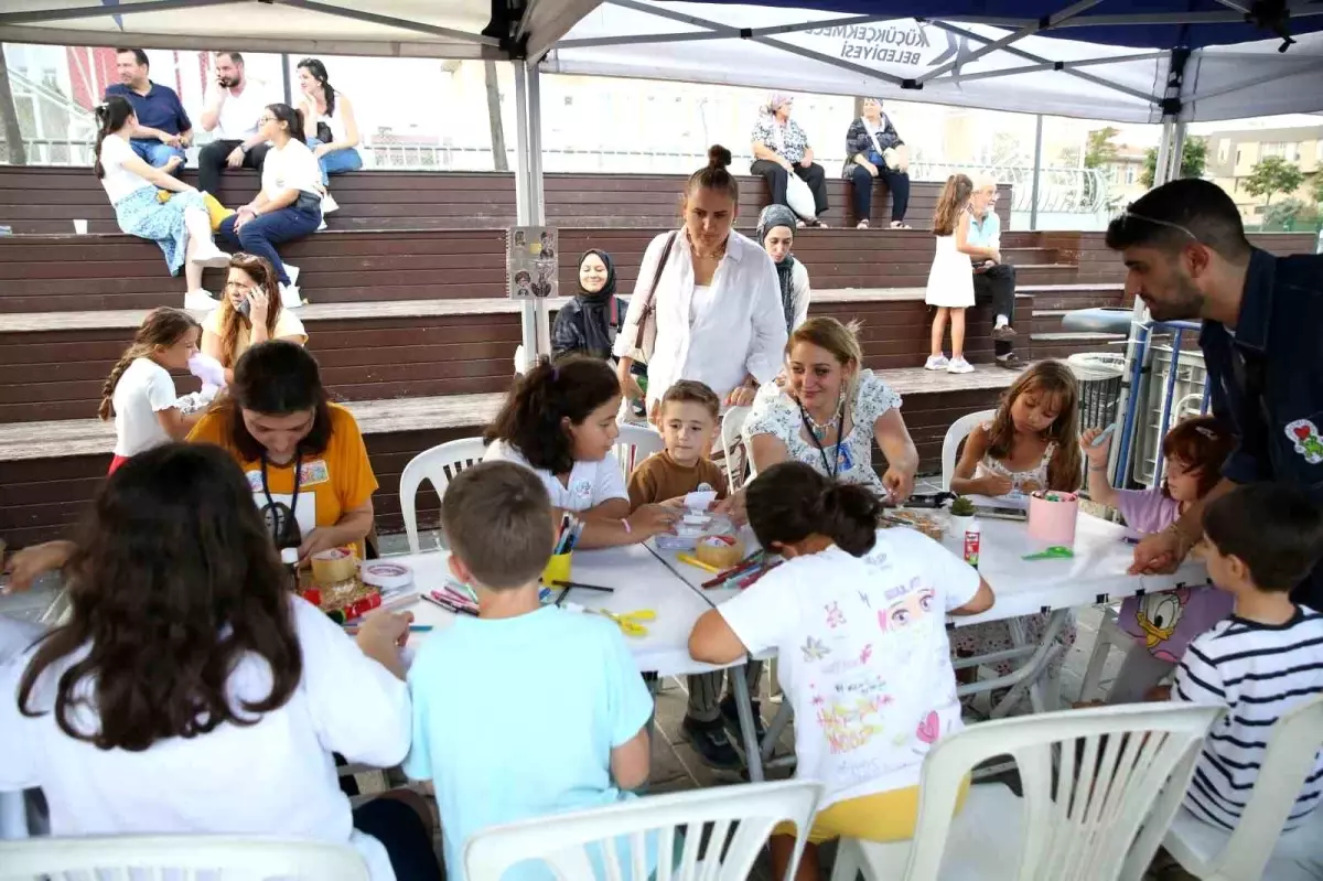 Küçükçekmece'de 'Sokakta Sanat Var' Etkinliği Yazı Renklendiriyor
