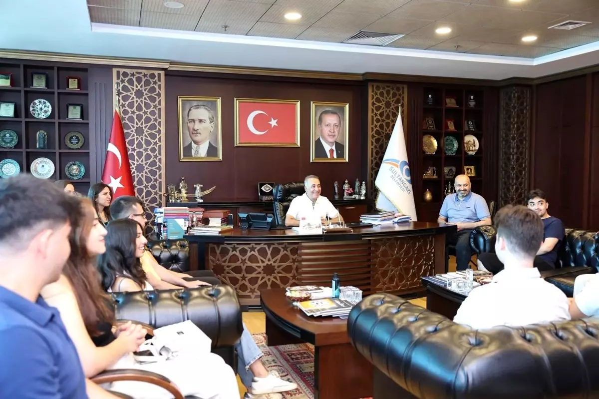 Sultangazi Belediyesi'nden Eğitime Destek: Başarılı Öğrenciler Ödüllendirildi