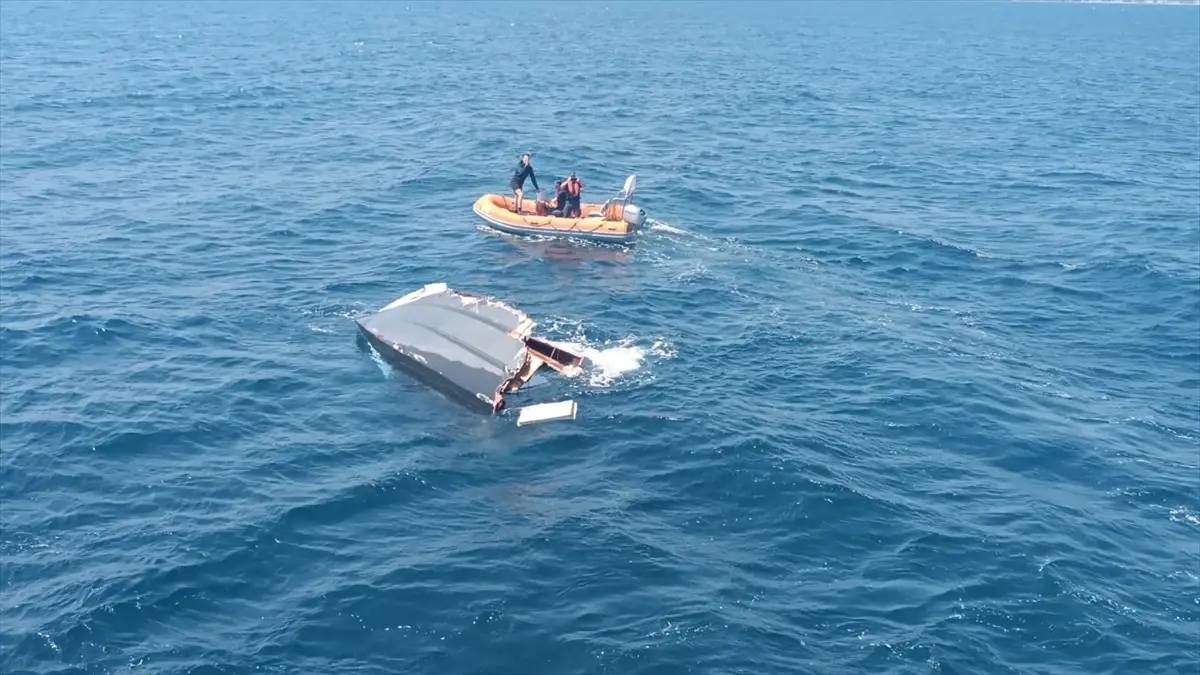 Marmara Adası'nda Tekne Parçaları Bulundu