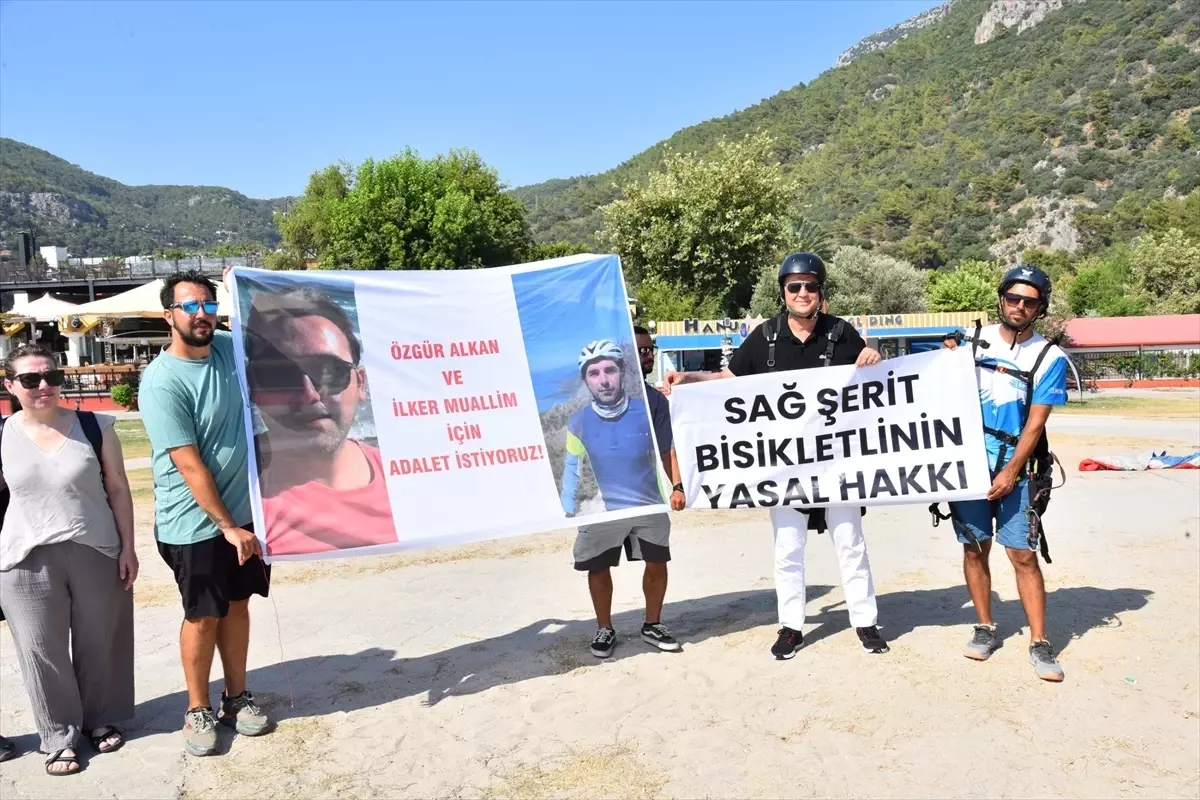 Bisiklet Hakkı İçin Pankart Açtılar