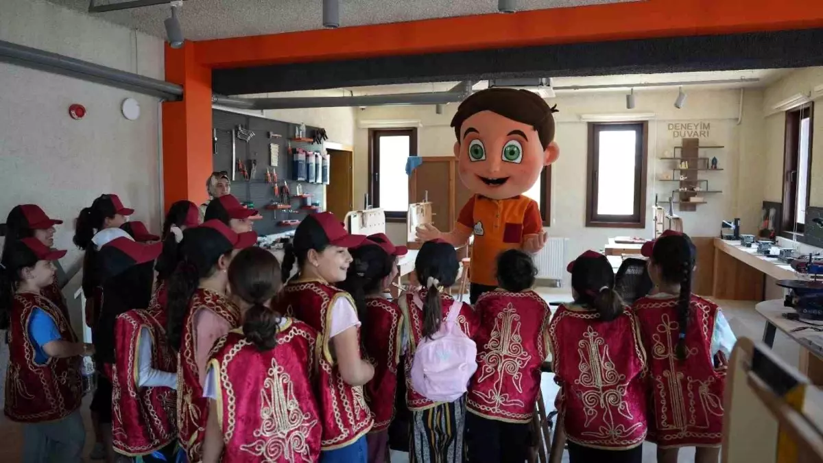 Konya Genç KOMEK Yaz Okulu'nda Tarihi Şahsiyetlerle Canlı Tarih Turu