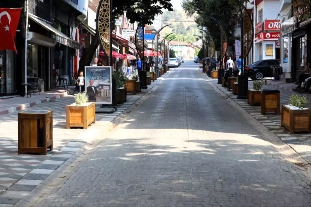 Söğüt Belediyesi'nden İstiklal Caddesi'nde Estetik Düzenleme