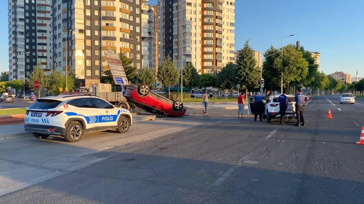 Kayseri'de Trafik Kazası: İki Yaralı