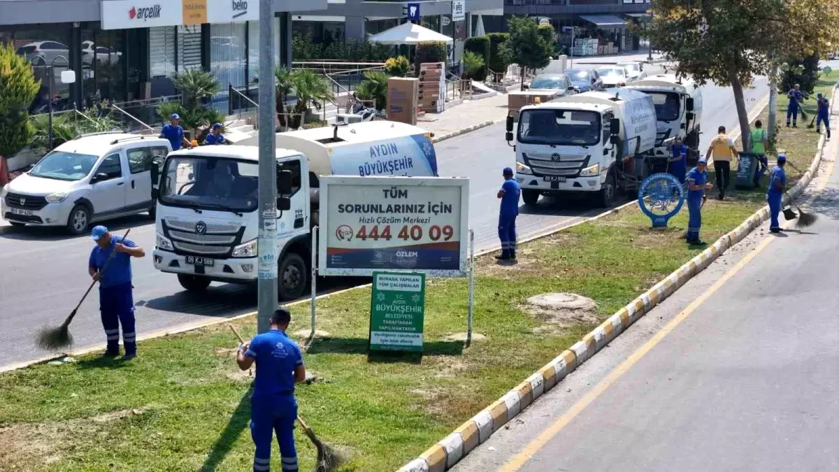 Kuşadası'nda Temizlik ve Peyzaj Çalışmaları Devam Ediyor